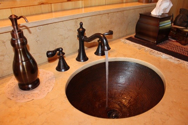 Lire la suite à propos de l’article Salle de bain : comment bien installer les appareils sanitaires ?